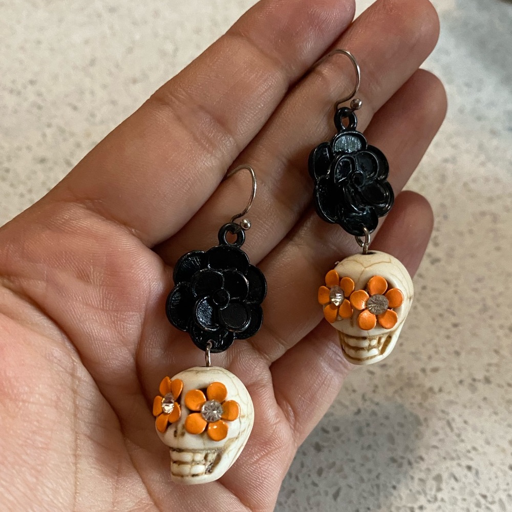 Skulls and flowers earrings